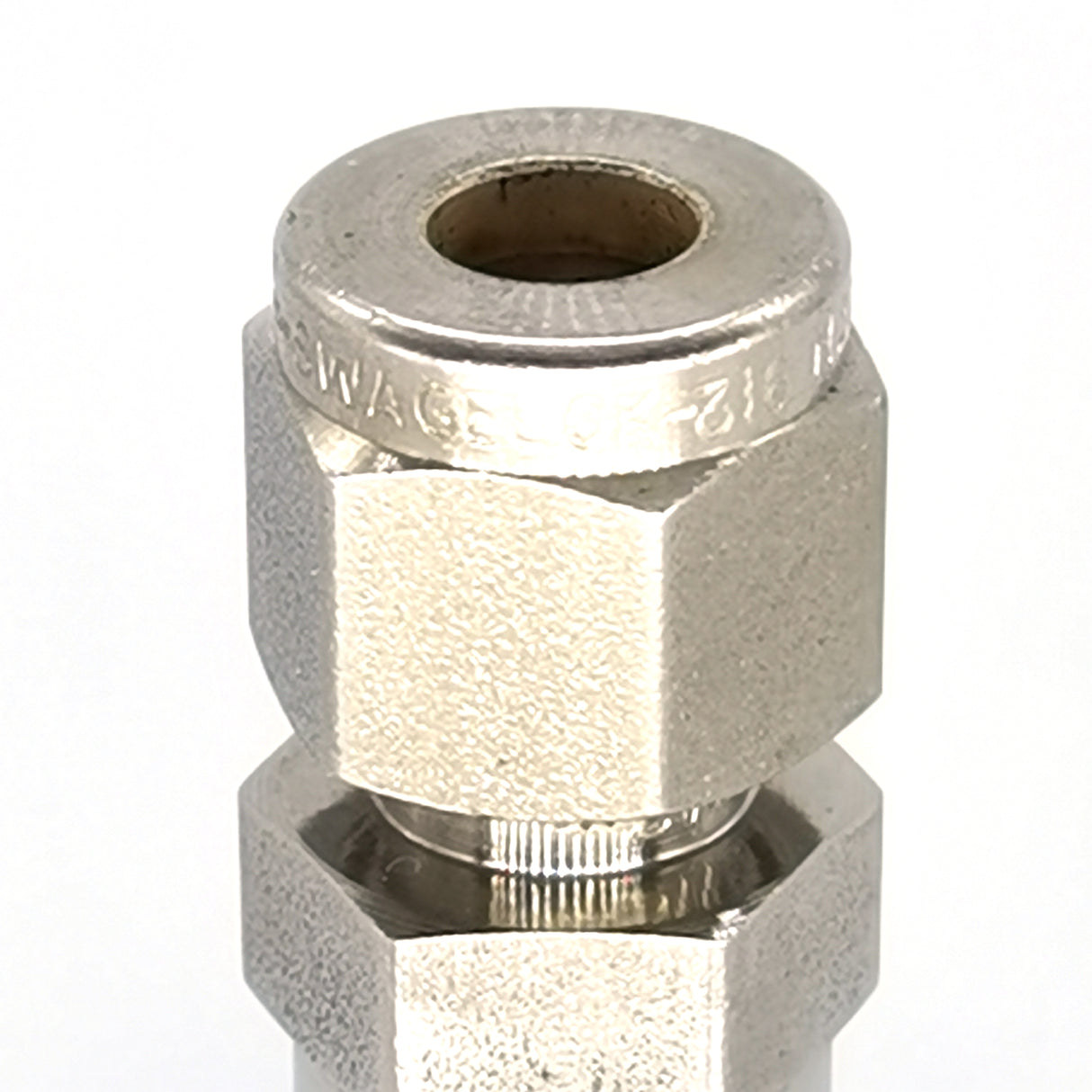 1/4" double ferrule compression fitting to KF16 flange adapter